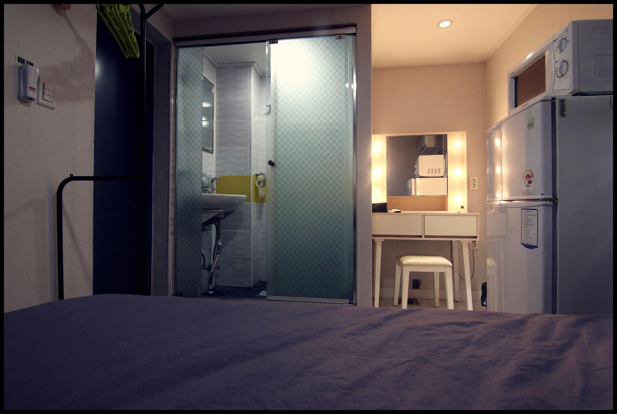24guesthouse Sinchon 2*