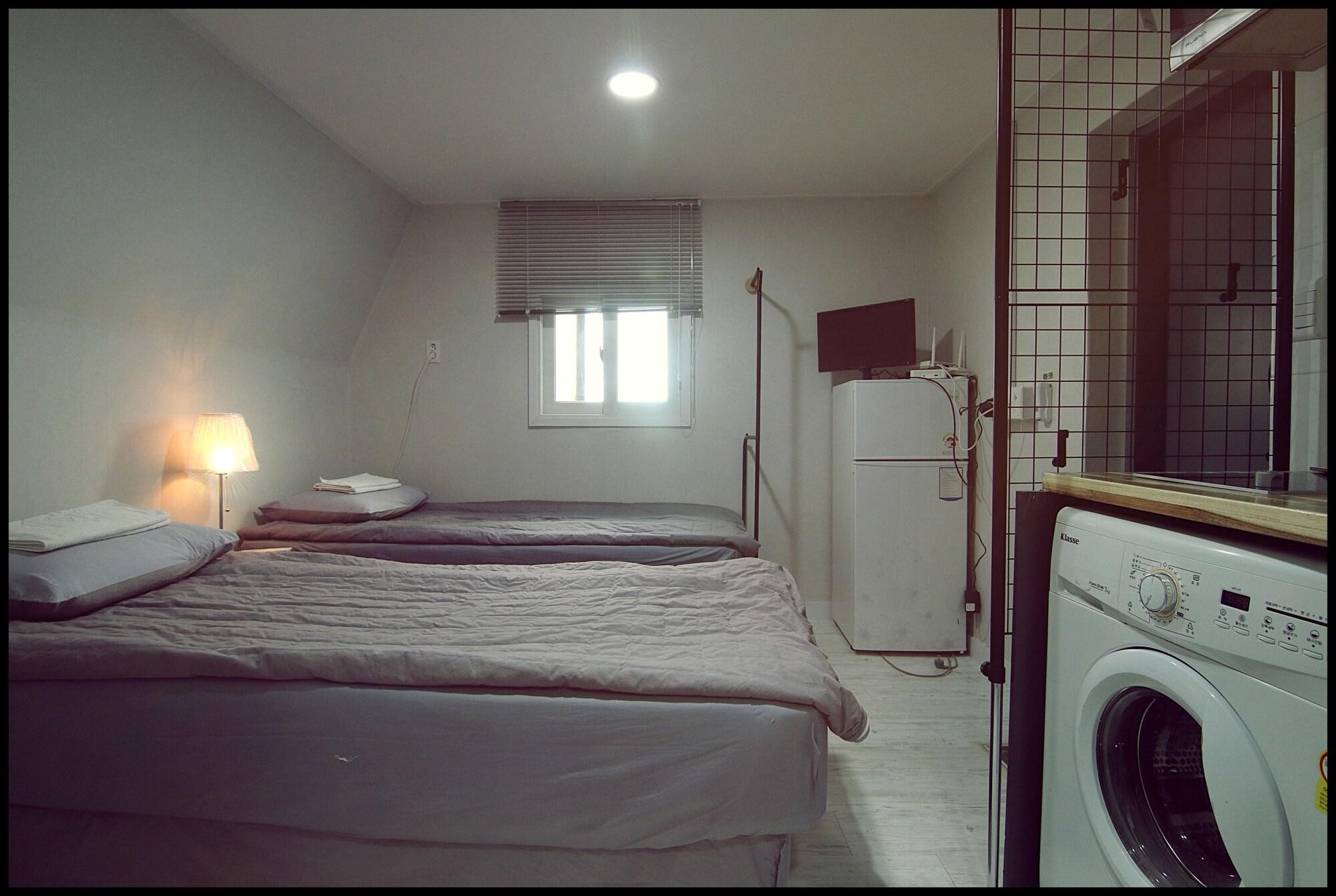 24guesthouse Sinchon Hotel 2*