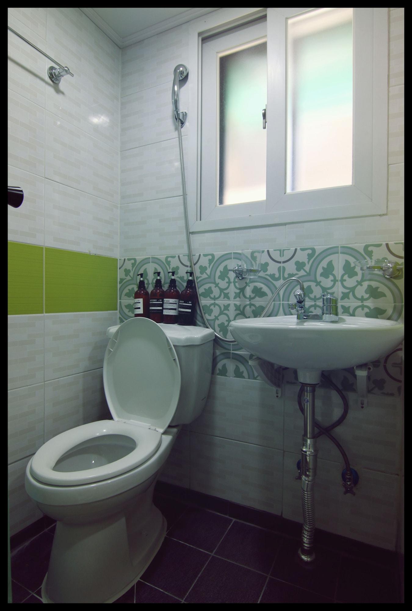 24guesthouse Sinchon