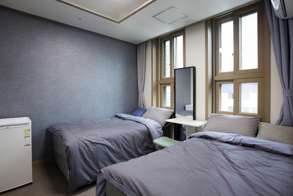 Hotel 24guesthouse Sinchon 2*