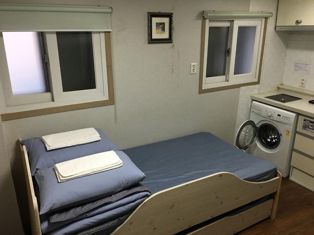24guesthouse Sinchon Hotel