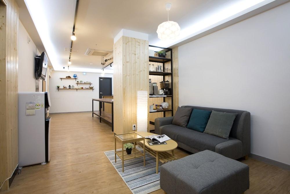 Hotel 24guesthouse Sinchon Seoul