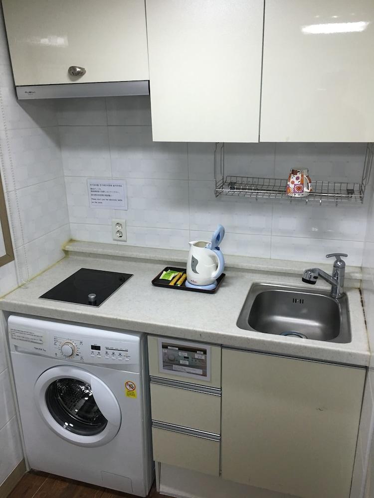 24guesthouse Sinchon 2*
