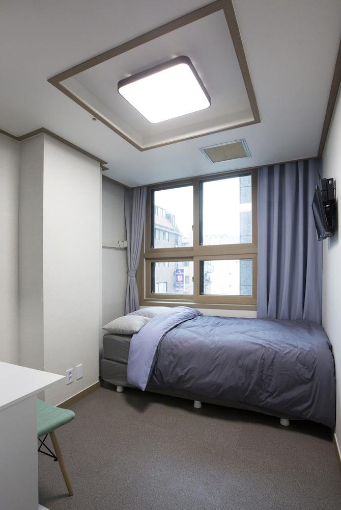 Hotel 24guesthouse Sinchon 2*